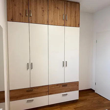 Moderne - Zentral Gelegen In Apartment